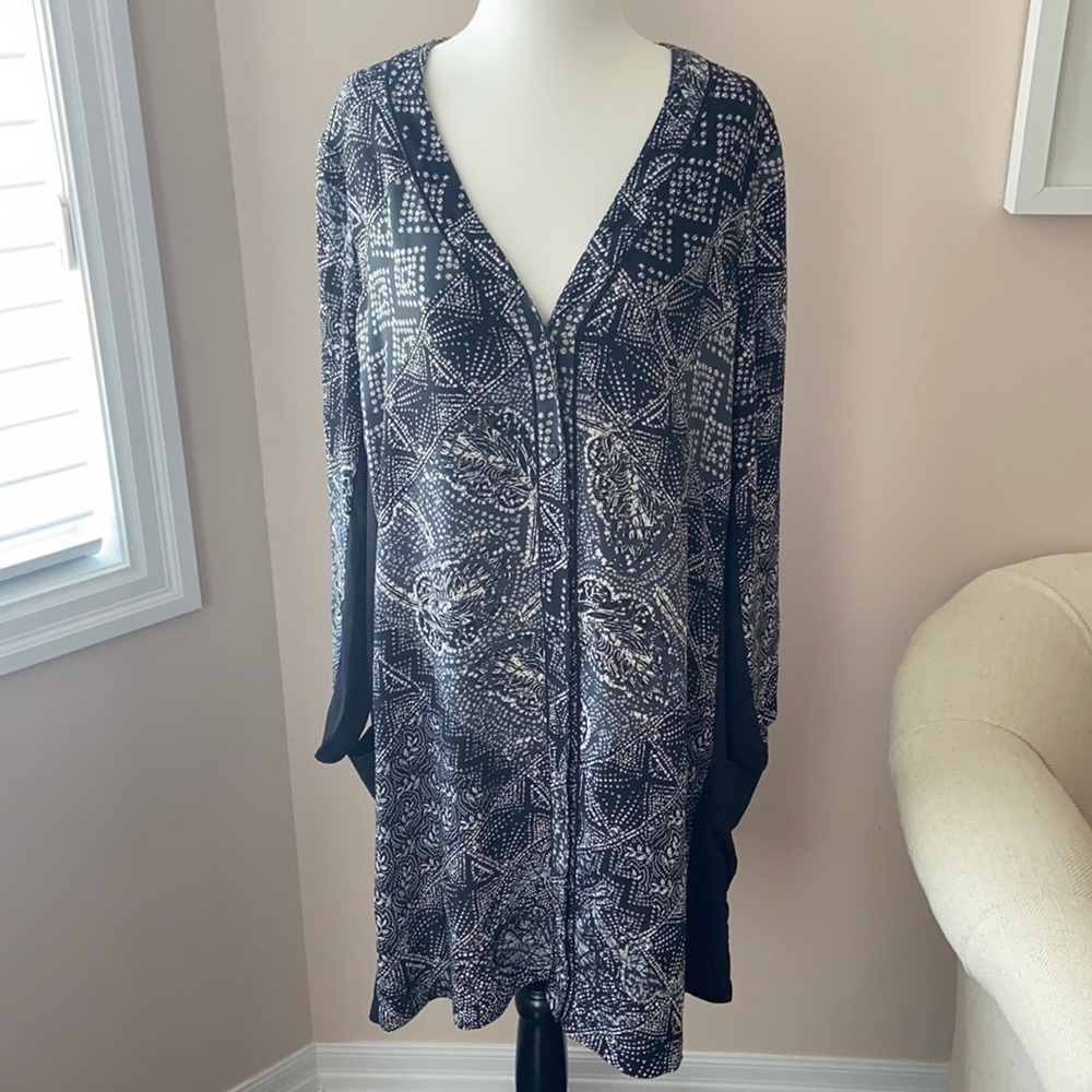 𝅺bcbg I Black Sleeve Dress